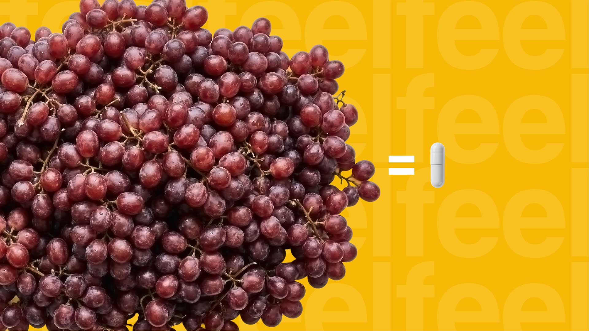 Un gran racimo de uvas rojas junto a un signo de igualdad y una sola cápsula blanca de suplemento sobre un fondo amarillo, que ilustra la alta concentración de resveratrol en los suplementos en comparación con los alimentos